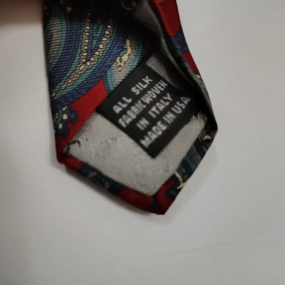 VINTAGE CHRISTIAN DIOR MONSIEUR BURGUNDY PAISLEY HANDSOME‎  SILK NECK TIE